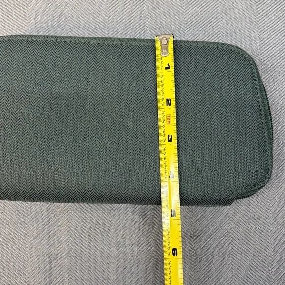 Haiku balsam green, wristlet, zippered, wallet, multi card holder - Picture 4 of 15